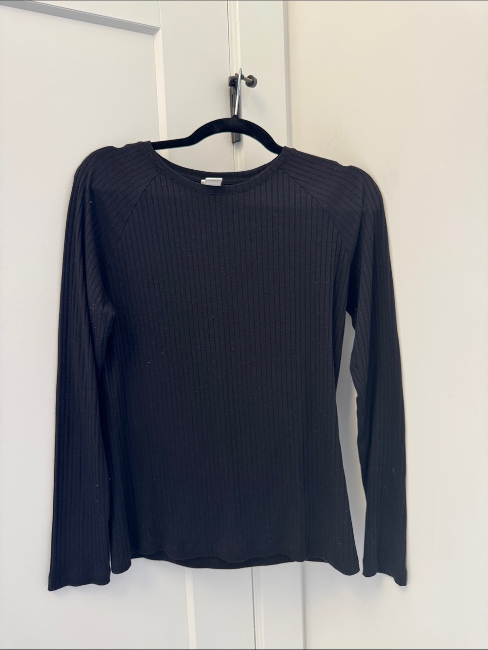 Black Ribbed Long-Sleeve Women's Top
